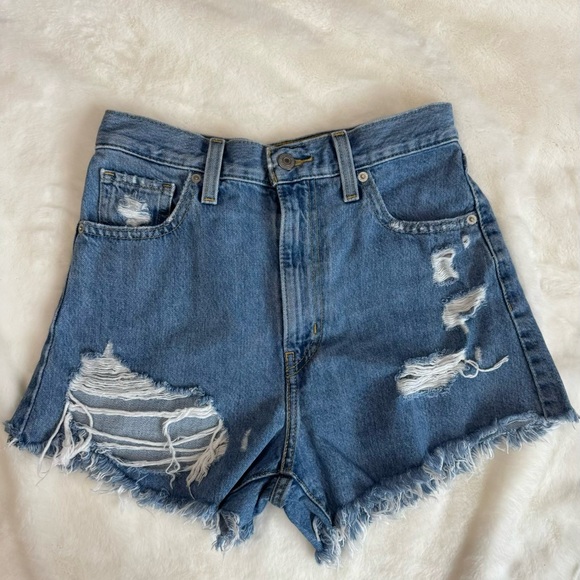 LEVI’S DENIM SHORTS – SIZE 26 - Picture 2 of 7